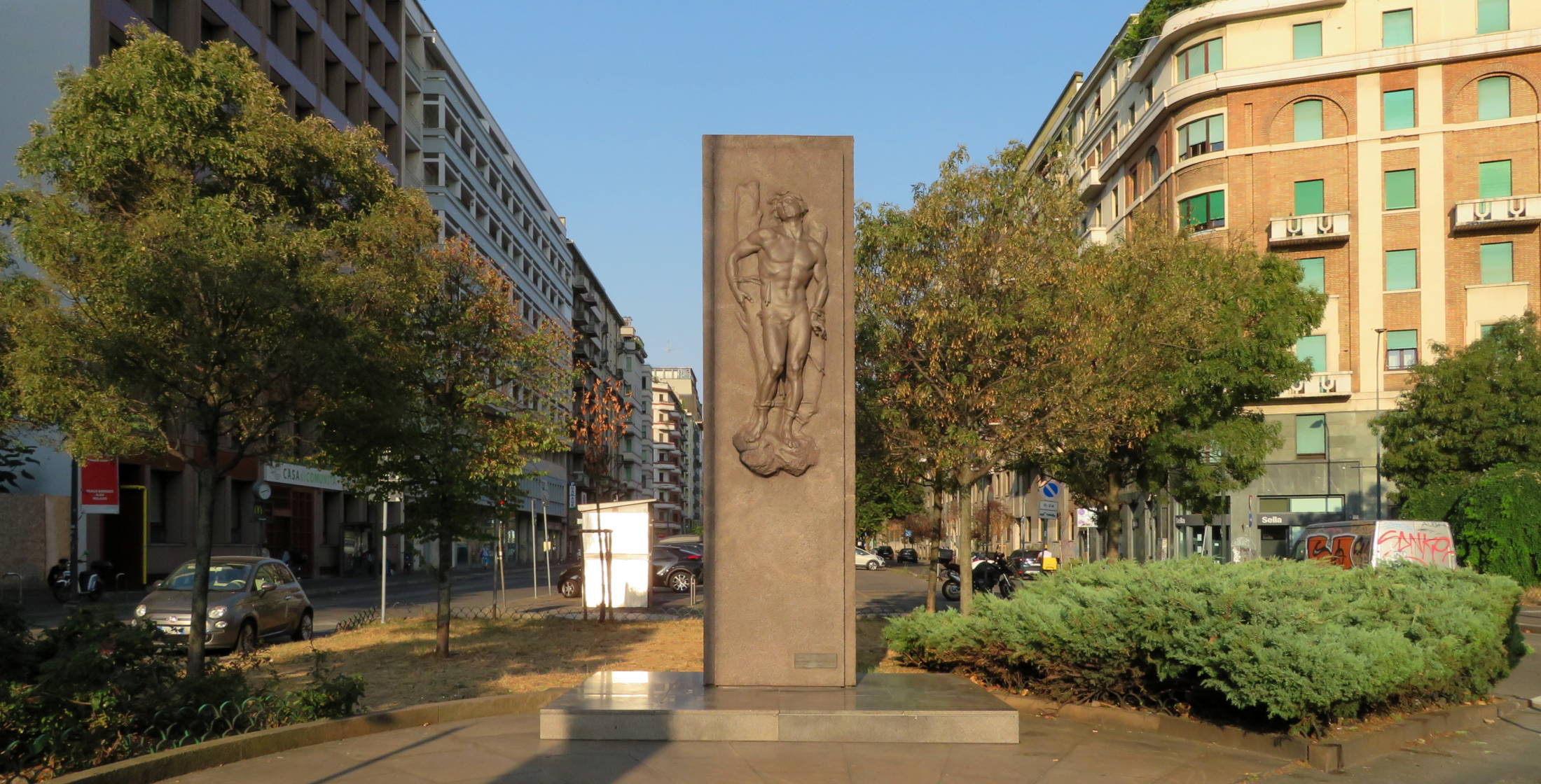 giannino-castiglioni-monumento-ai-martiri-di-piazzale-loreto-005